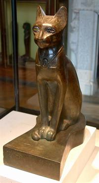 

Eski Mısır'dan kalma bir kedi heykeli, Louvre Müzesi