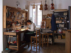 Luthier